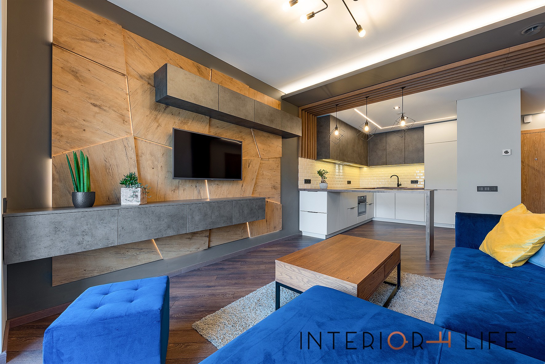 Spalvų tekstūrų formų žaismas nedideliame bute, Vilnius 3