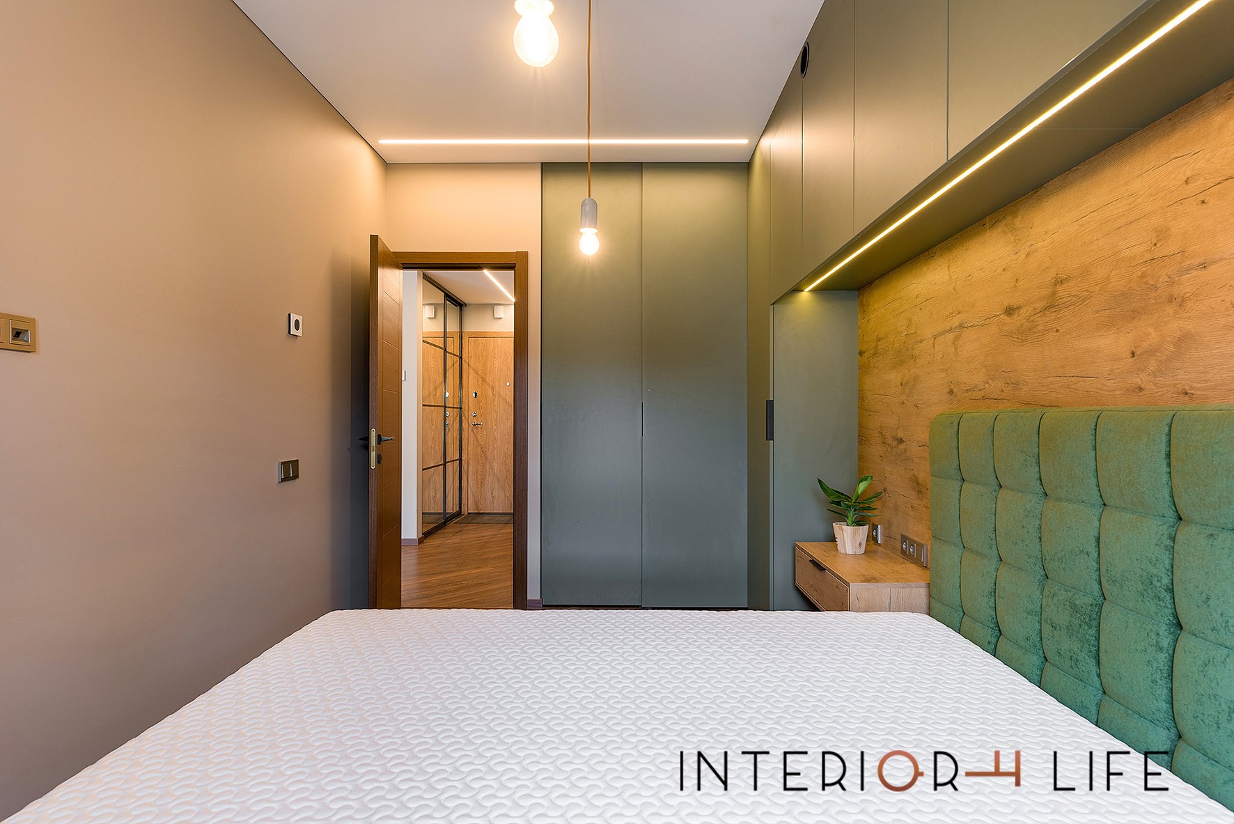 Spalvų tekstūrų formų žaismas nedideliame bute, Vilnius 5